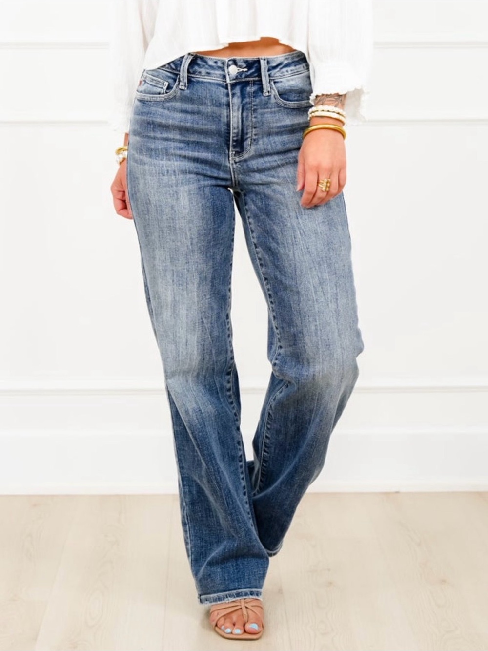 Stretchy Judy Blue Relaxed Mid-Rise 90s Straight Leg Jeans in Size 4